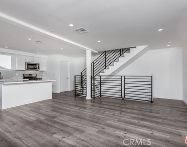10916 Hesby Street - Photo Thumbnail 11