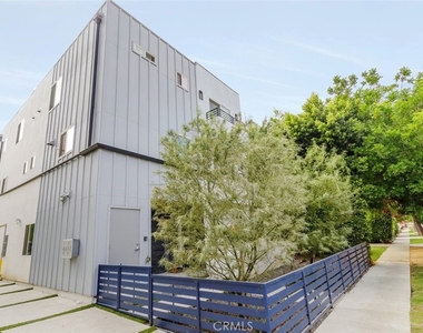 10916 Hesby Street - Photo Thumbnail 25