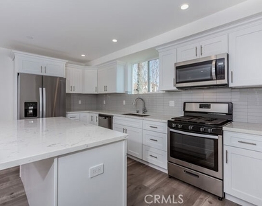 10916 Hesby Street - Photo Thumbnail 20