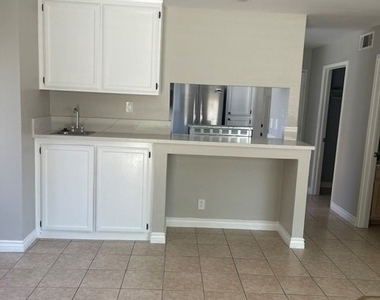43469 W 30th Street W - Photo Thumbnail 3