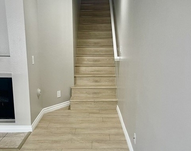 43469 W 30th Street W - Photo Thumbnail 8