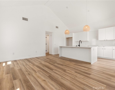 226 B Arena Street - Photo Thumbnail 2