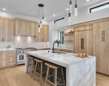 947 7th Street - Photo Thumbnail 13
