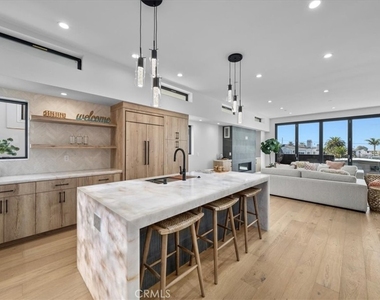 947 7th Street - Photo Thumbnail 12