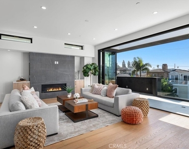 947 7th Street - Photo Thumbnail 4
