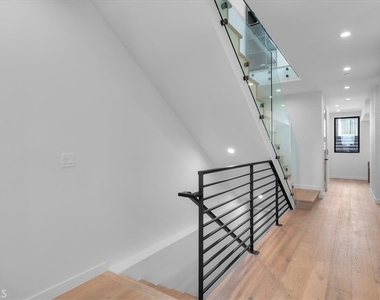 947 7th Street - Photo Thumbnail 25