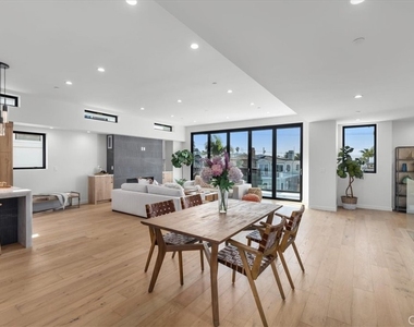 947 7th Street - Photo Thumbnail 21