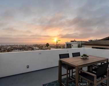947 7th Street - Photo Thumbnail 1