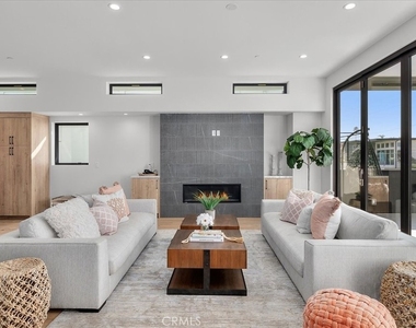 947 7th Street - Photo Thumbnail 8