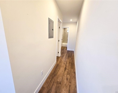 1924 W 52nd Street - Photo Thumbnail 6