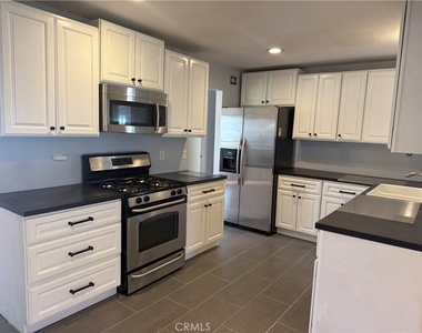 600 E Ash Street - Photo Thumbnail 2