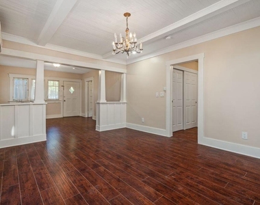 31 S Parkwood Avenue - Photo Thumbnail 4