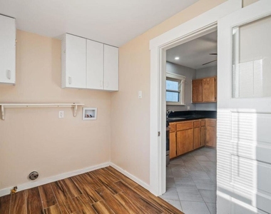 31 S Parkwood Avenue - Photo Thumbnail 12