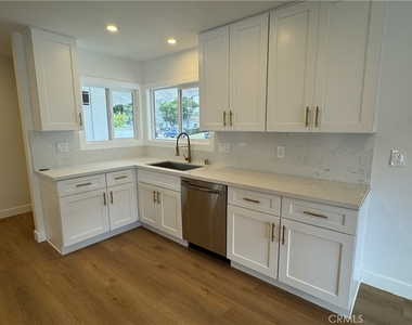 213 N Royal - Photo Thumbnail 3