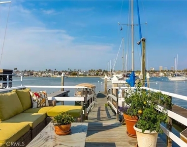 900 E Balboa Boulevard - Photo Thumbnail 11