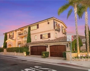 900 E Balboa Boulevard - Photo Thumbnail 1