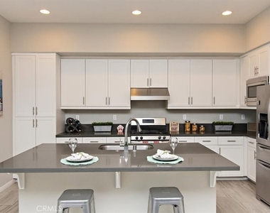 85 Promesa Avenue - Photo Thumbnail 5