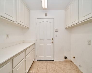 6377 Peach Ave - Photo Thumbnail 25