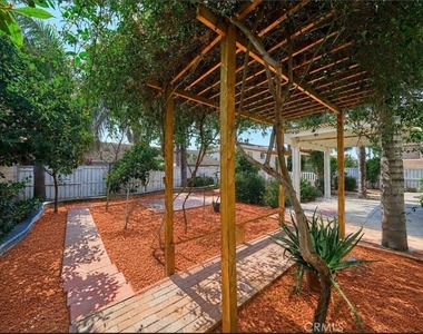6377 Peach Ave - Photo Thumbnail 31