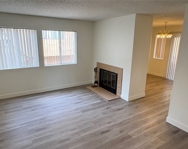 3210 W W. Orange Avenue - Photo Thumbnail 7