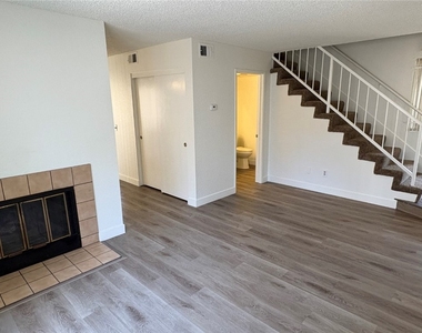 3210 W W. Orange Avenue - Photo Thumbnail 6