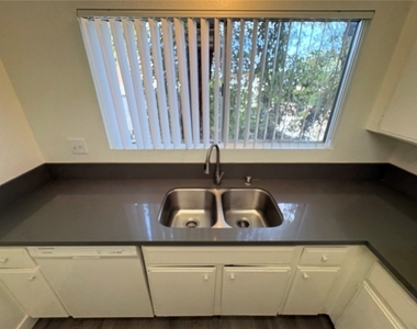 3210 W W. Orange Avenue - Photo Thumbnail 4