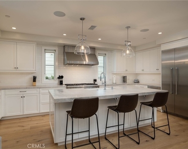 711 Marigold Avenue - Photo Thumbnail 6