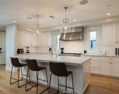 711 Marigold Avenue - Photo Thumbnail 4