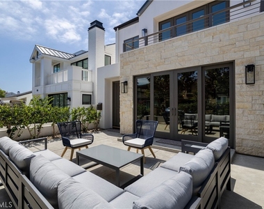 711 Marigold Avenue - Photo Thumbnail 3