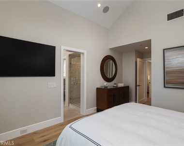 711 Marigold Avenue - Photo Thumbnail 19