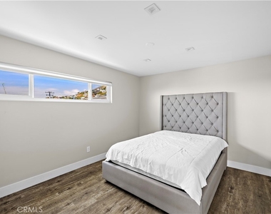 694 N Coast - Photo Thumbnail 12