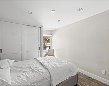 694 N Coast - Photo Thumbnail 14