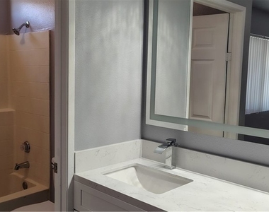 1425 S White - Photo Thumbnail 14