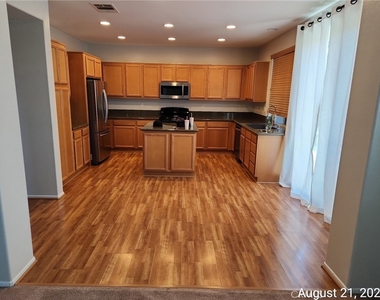 36934 Bay Hill Drive - Photo Thumbnail 8