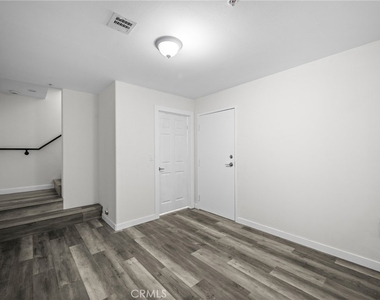 5521 Kester Avenue - Photo Thumbnail 27