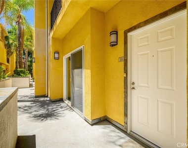 5521 Kester Avenue - Photo Thumbnail 2