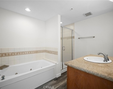 5521 Kester Avenue - Photo Thumbnail 16