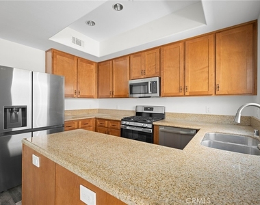 5521 Kester Avenue - Photo Thumbnail 10