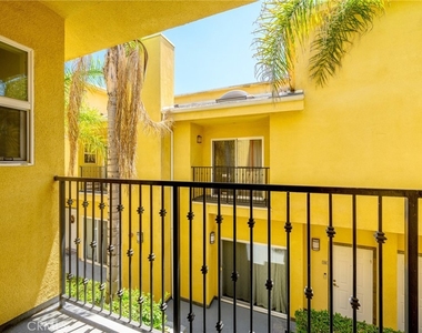 5521 Kester Avenue - Photo Thumbnail 13