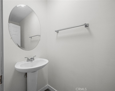 5521 Kester Avenue - Photo Thumbnail 29