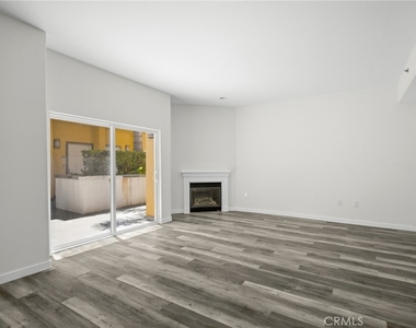 5521 Kester Avenue - Photo Thumbnail 5