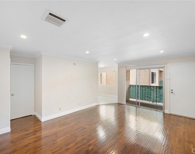 121 Sinclair Avenue - Photo Thumbnail 5
