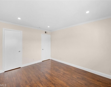 121 Sinclair Avenue - Photo Thumbnail 17