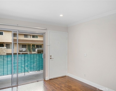 121 Sinclair Avenue - Photo Thumbnail 3