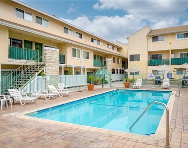121 Sinclair Avenue - Photo Thumbnail 24