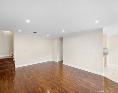 121 Sinclair Avenue - Photo Thumbnail 4