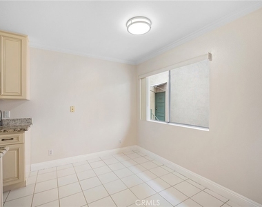 121 Sinclair Avenue - Photo Thumbnail 8