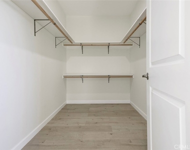 7408 Radford Ave - Photo Thumbnail 19