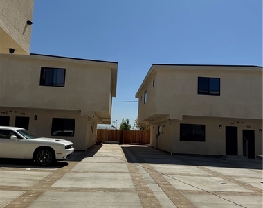 908 Lakme Avenue - Photo Thumbnail 1