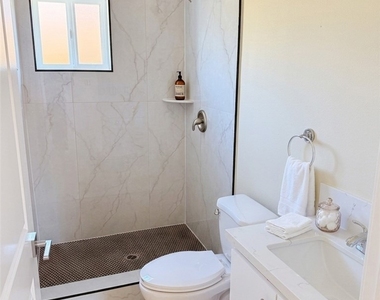 908 Lakme Avenue - Photo Thumbnail 5